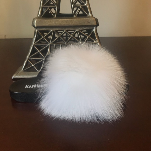 100% Raccoon Fur Slides - Picture 4 of 9